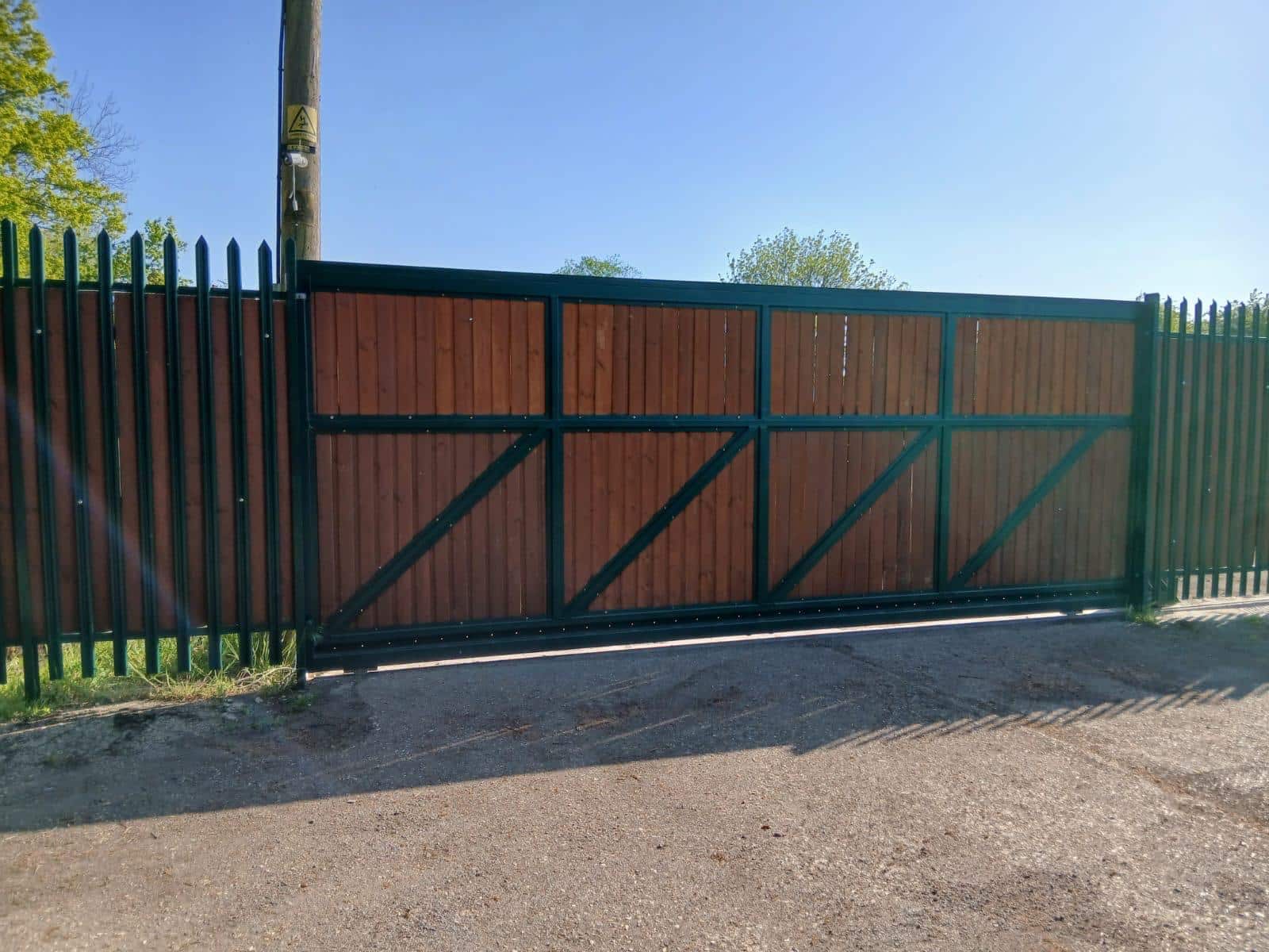 Secure electric entrance gate and palisade fencing at Paddock Wood Self Storage